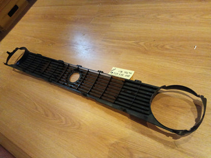 VW Polo 86c Kühlergrill ohne Emblem original VW NEU