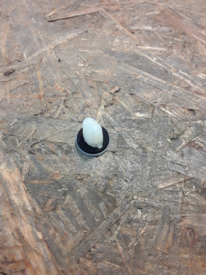 Mitsubishi Colt Europe Z32A Clip an Heckleuchte original Mitsubishi NEU