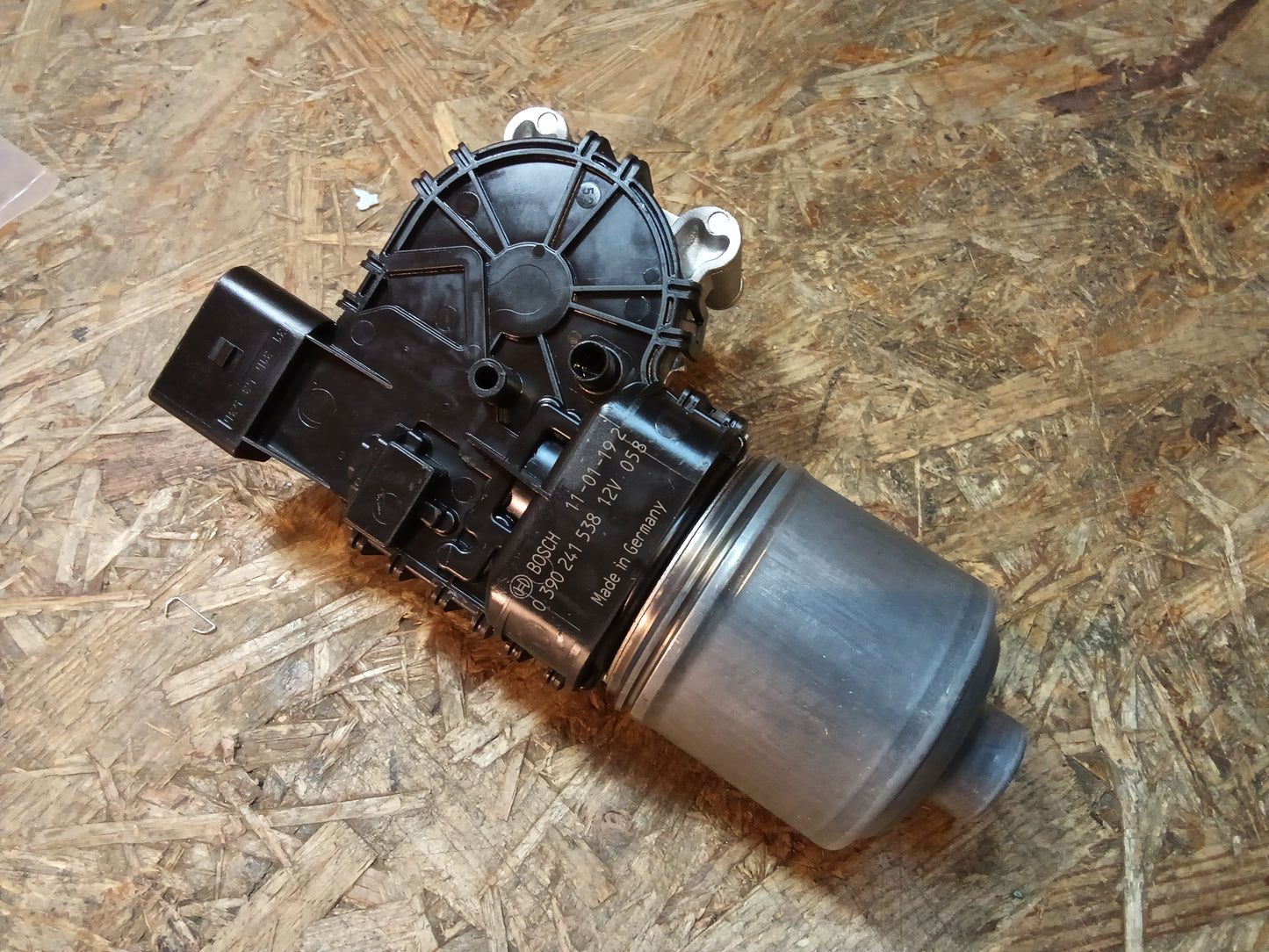 Opel Astra H Chevrolet Colorado Wischermotor vorne 12V original Bosch NEU