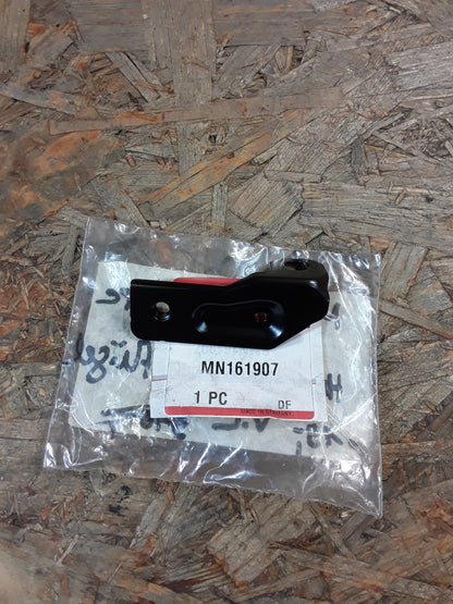 Mitsubishi Colt Europe Z34A Halterung Kotflügel VL original Mitsubishi NEU