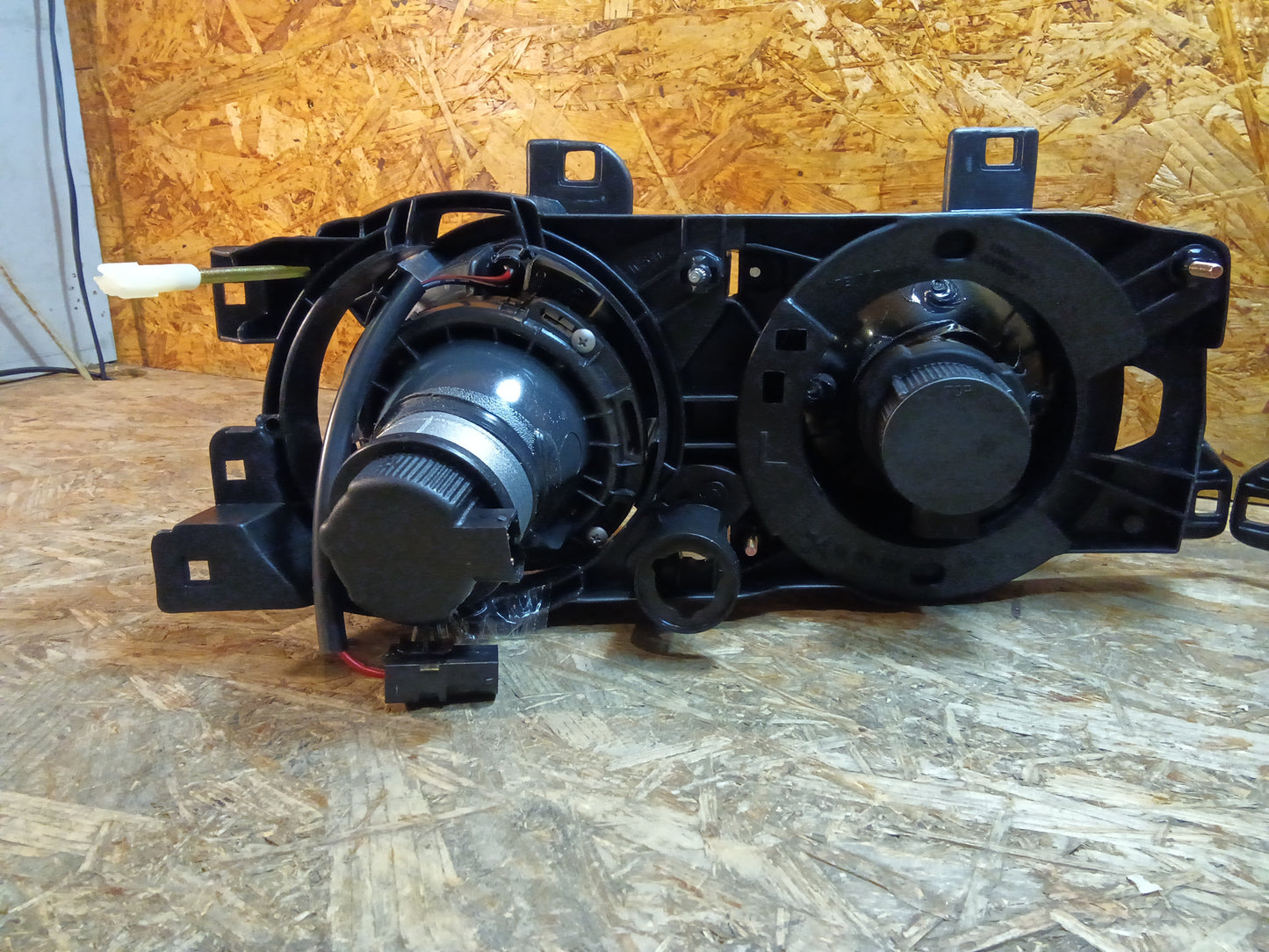 Tuning-Tec Scheinwerfer für BMW 5er E34 /7er E32 86-95 schwarz mit Fadenkreuz