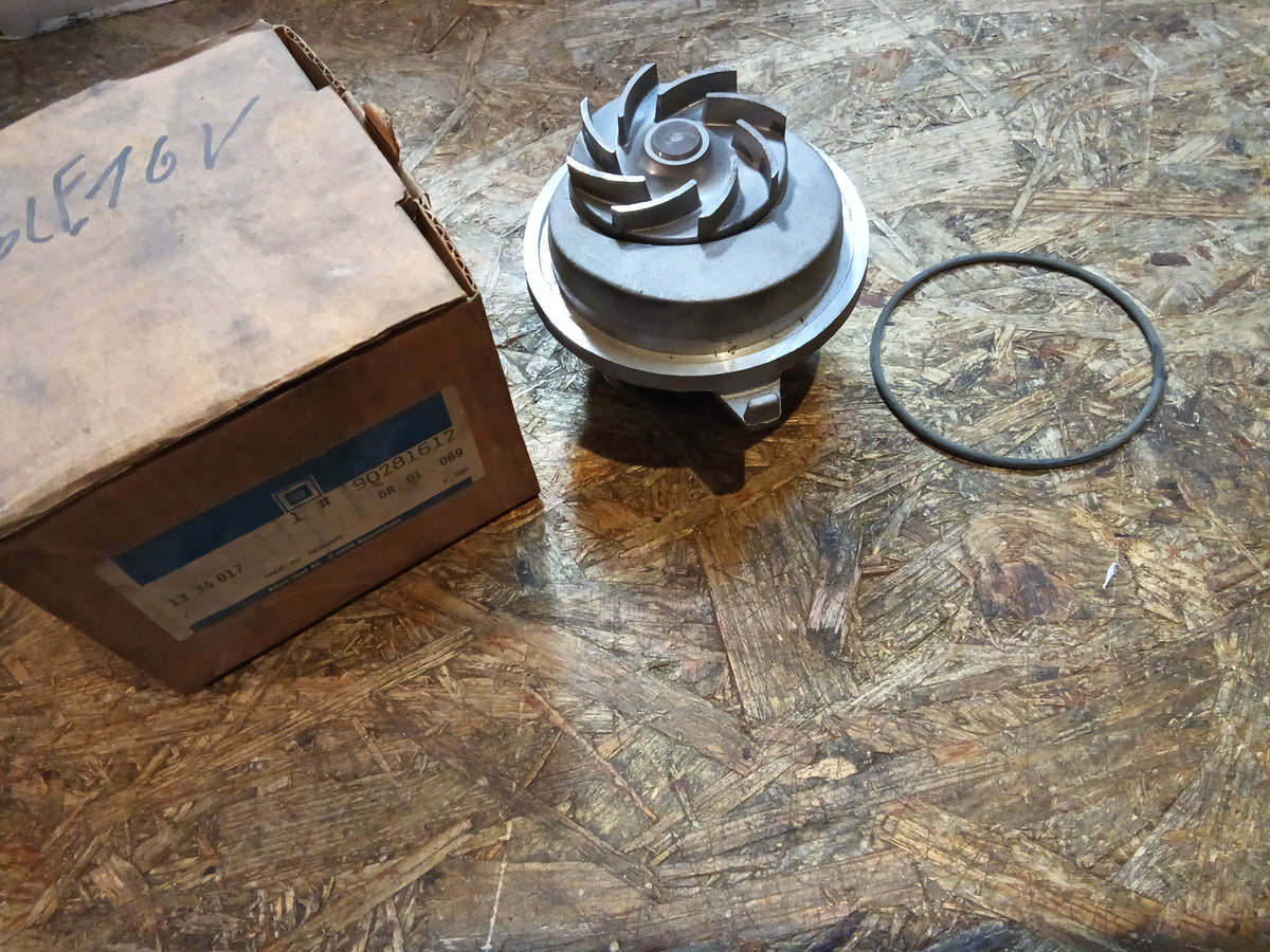 Astra F GSi 16V Calibra A 16V und 4x4 Turbo Kadett E 16V Vectra A 2000 16V und Turbo Wasserpumpe original GM NEU