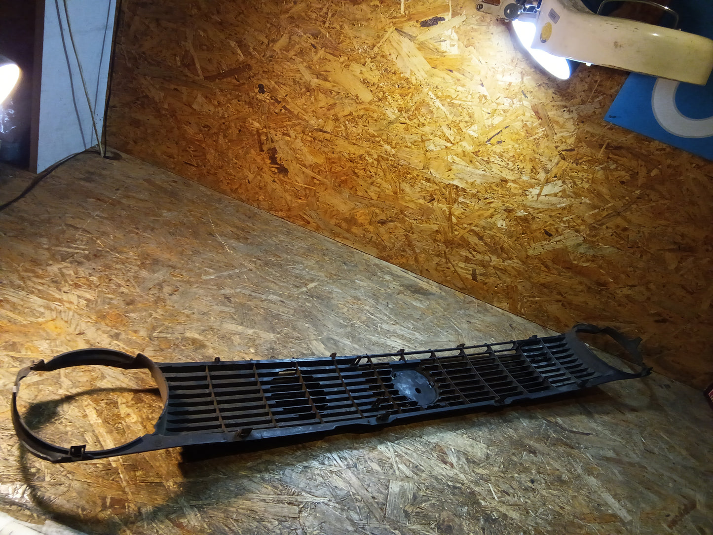 VW Polo Frontgrill ohne Emblem original VW GEBRAUCHT