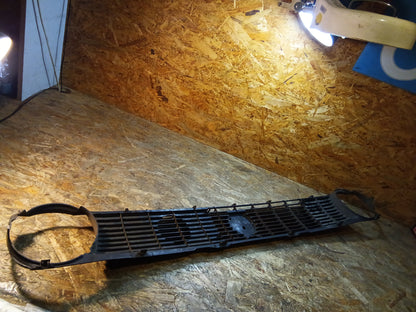 VW Polo Frontgrill ohne Emblem original VW GEBRAUCHT