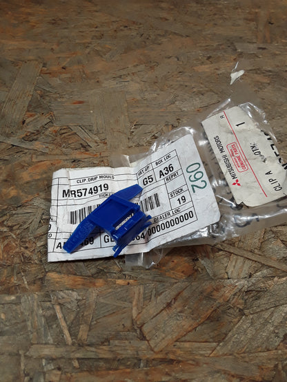 Mitsubishi Outlander Clip Zierleiste Windschutzscheibe original Mitsubishi NEU