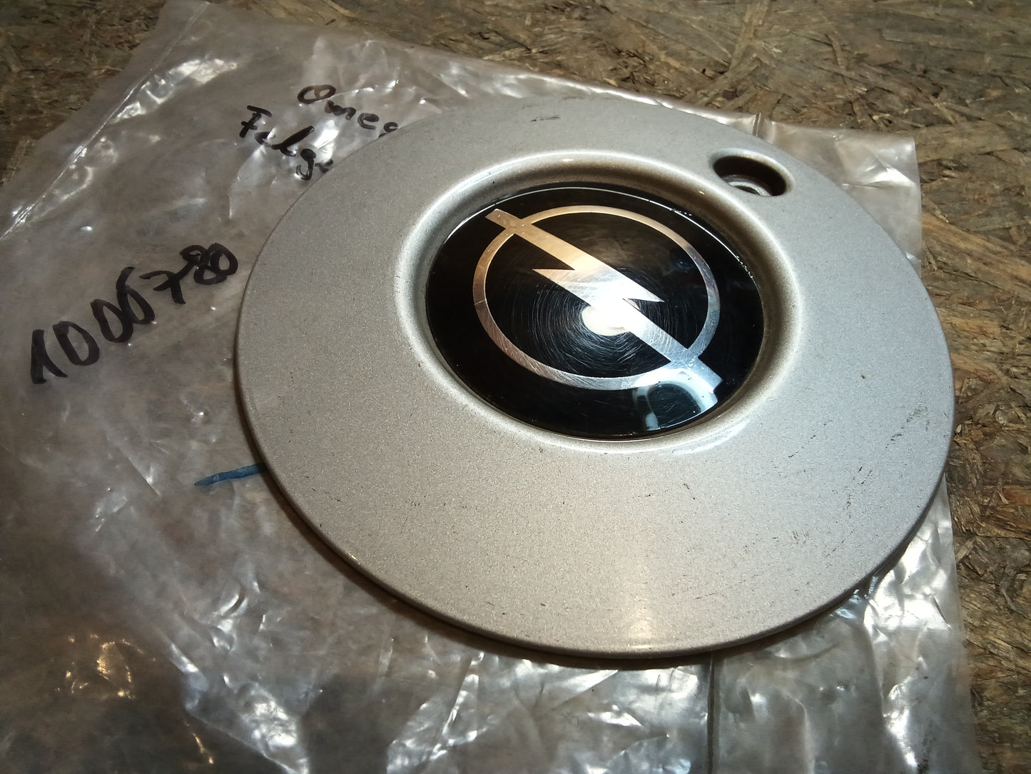 Omega B Felgendeckel original GM NEU