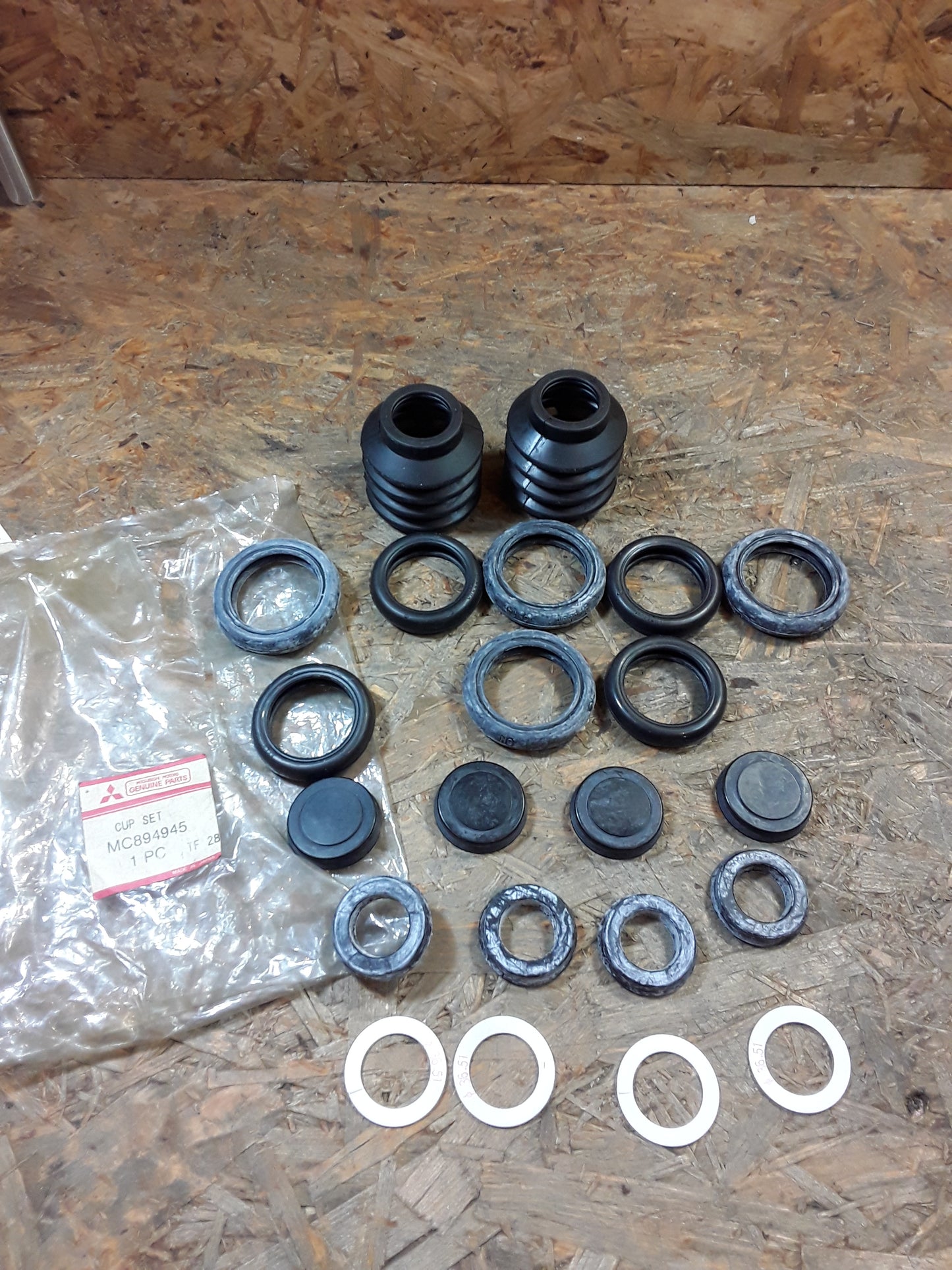 Mitsubishi Reparatursatz Bremsen original Mitsubishi NEU