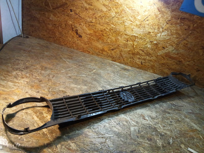 VW Polo 86C Frontgrill mit silbernem Emblem original VW GEBRAUCHT