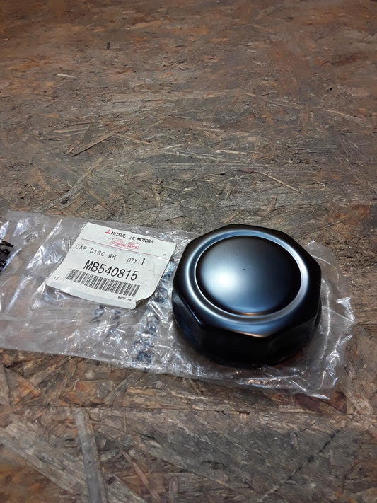 Mitsubishi Space Wagon Runner Nabenkappe original Mitsubishi NEU