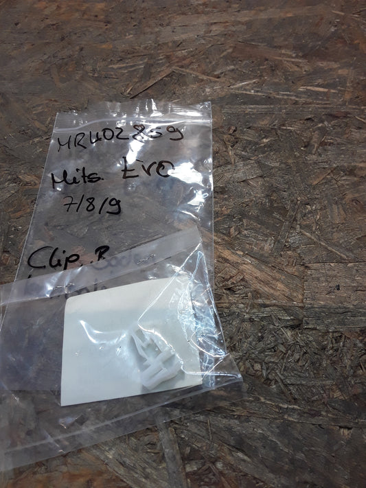 Mitsubishi EVO 7/8/9 Clip Bodenkonsole original Mitsubishi NEU