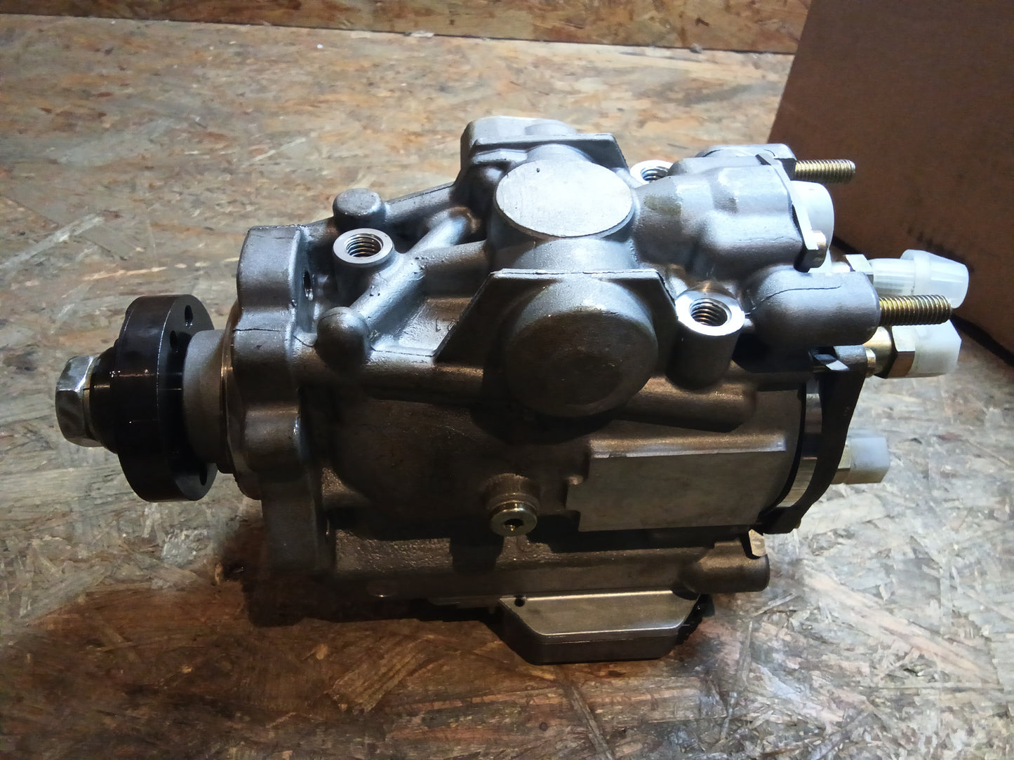 Ford Mondeo MK3 TDDi 2.0l Einspritzpumpe original Ford NEU