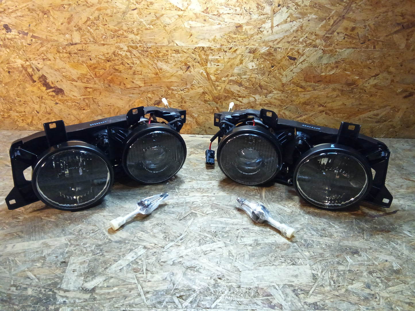 Tuning-Tec Scheinwerfer für BMW 5er E34 /7er E32 86-95 schwarz mit Fadenkreuz