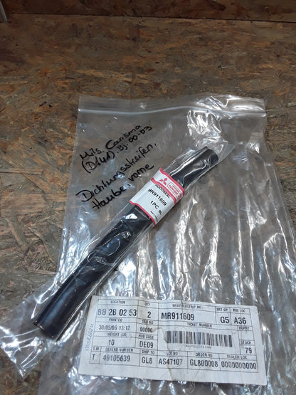 Mitsubishi Carisma (DA4A) Bj 00-03 Dichtungsstreifen an Haube vorne original Mitsubishi NEU