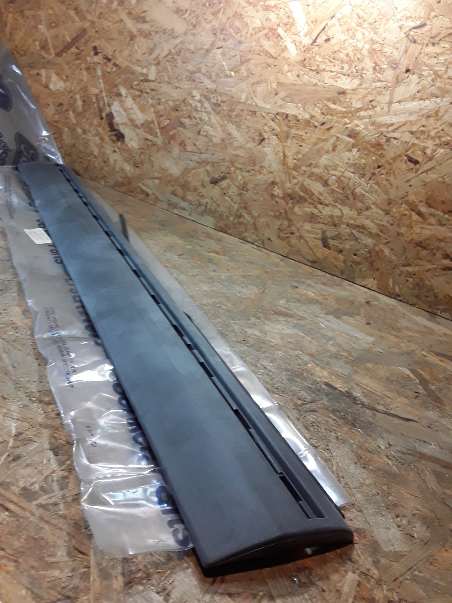 Ford Fiesta 08.83-12.88 Zierleiste rechts vorn mittelgrau original Ford NEU