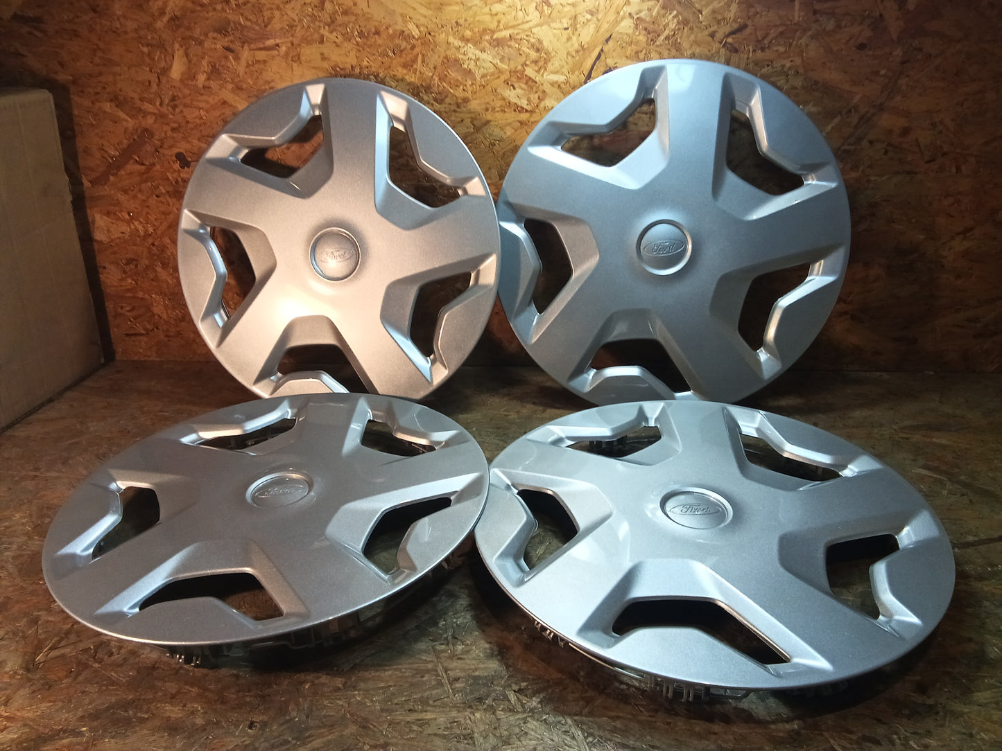 Ford Fiesta 15" Radkappensatz original Ford NEU