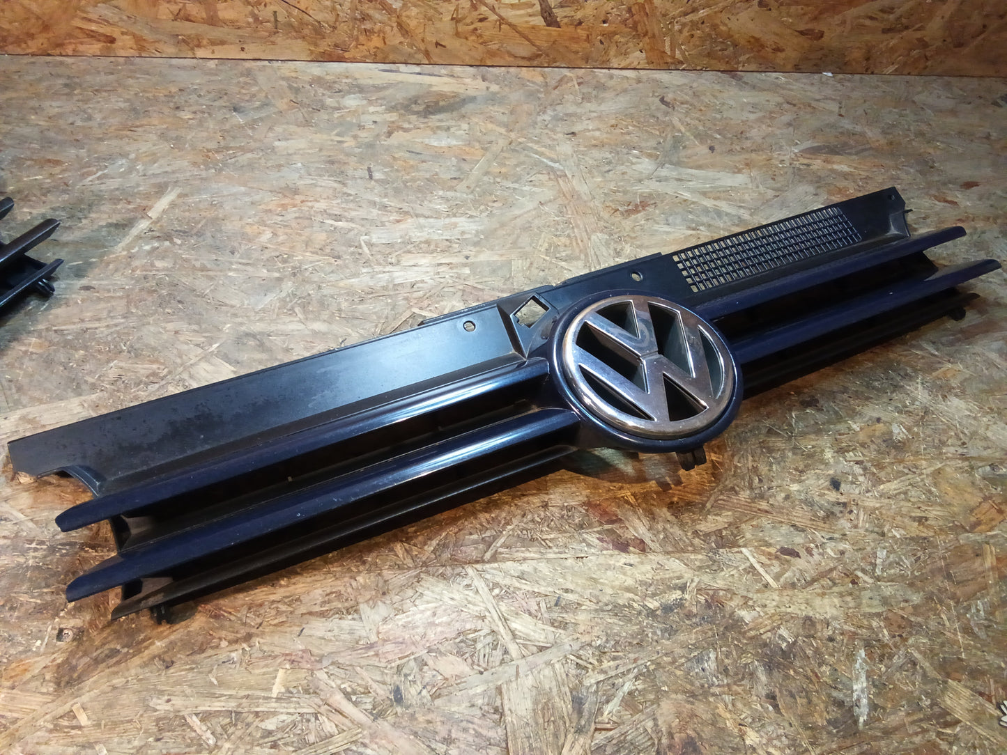 VW Golf 4 Frontgrill mit Emblem, blau original VW GEBRAUCHT