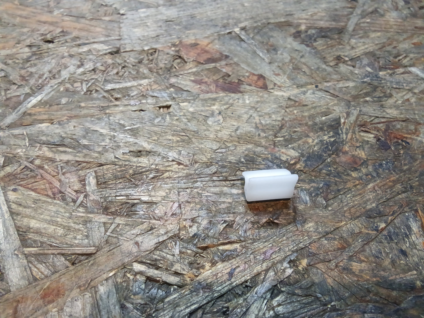 Corsa B Tigra A Abstandstück Frontscheibe unten original GM NEU