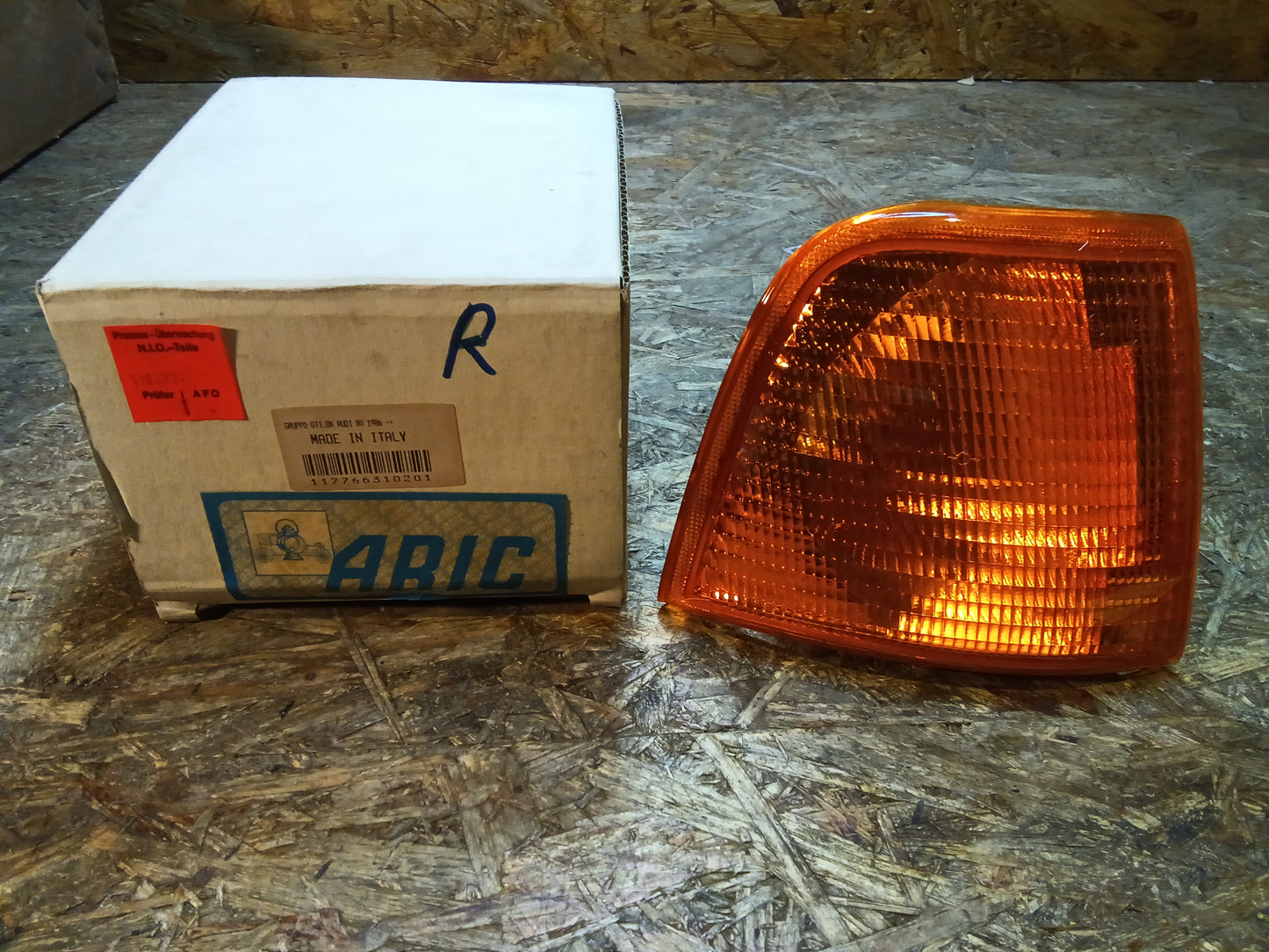 Audi 80 BJ 86 Blinkergehäuse rechts original ARIC NEU