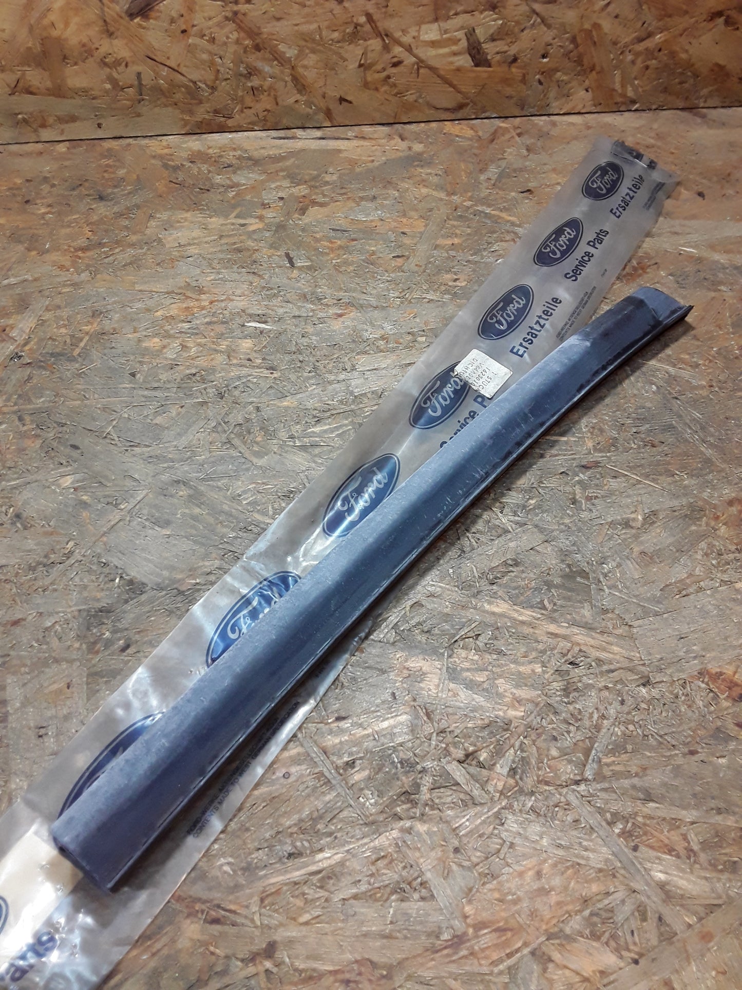 Ford Escort Mk 4 Dichtung Verdeck außen vorne links original Ford NEU