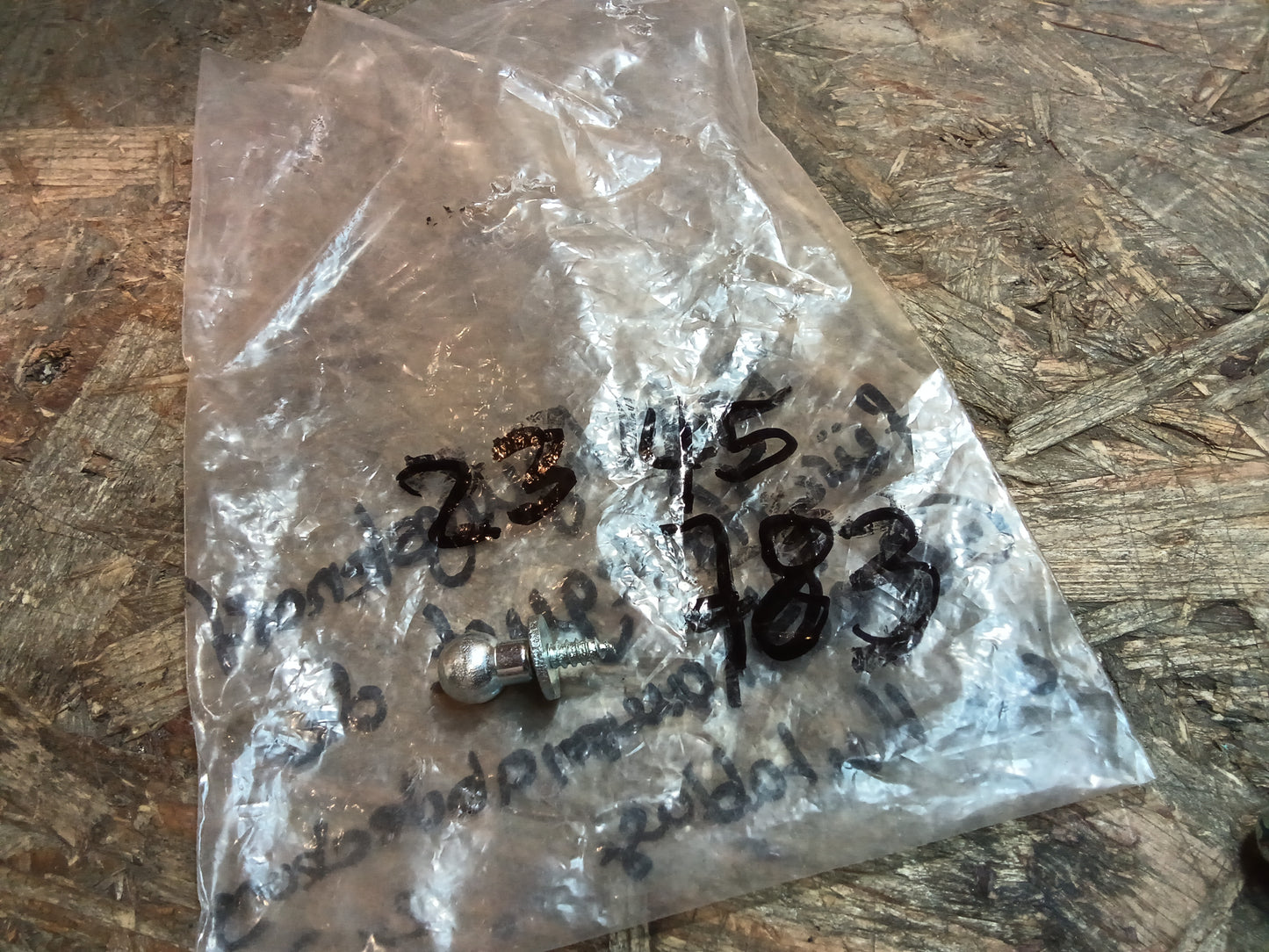 Oldtimer Youngtimer Befestigungsknopf für Haltegurt der Gepäckraumabdeckung an Hutablage original Opel NEU