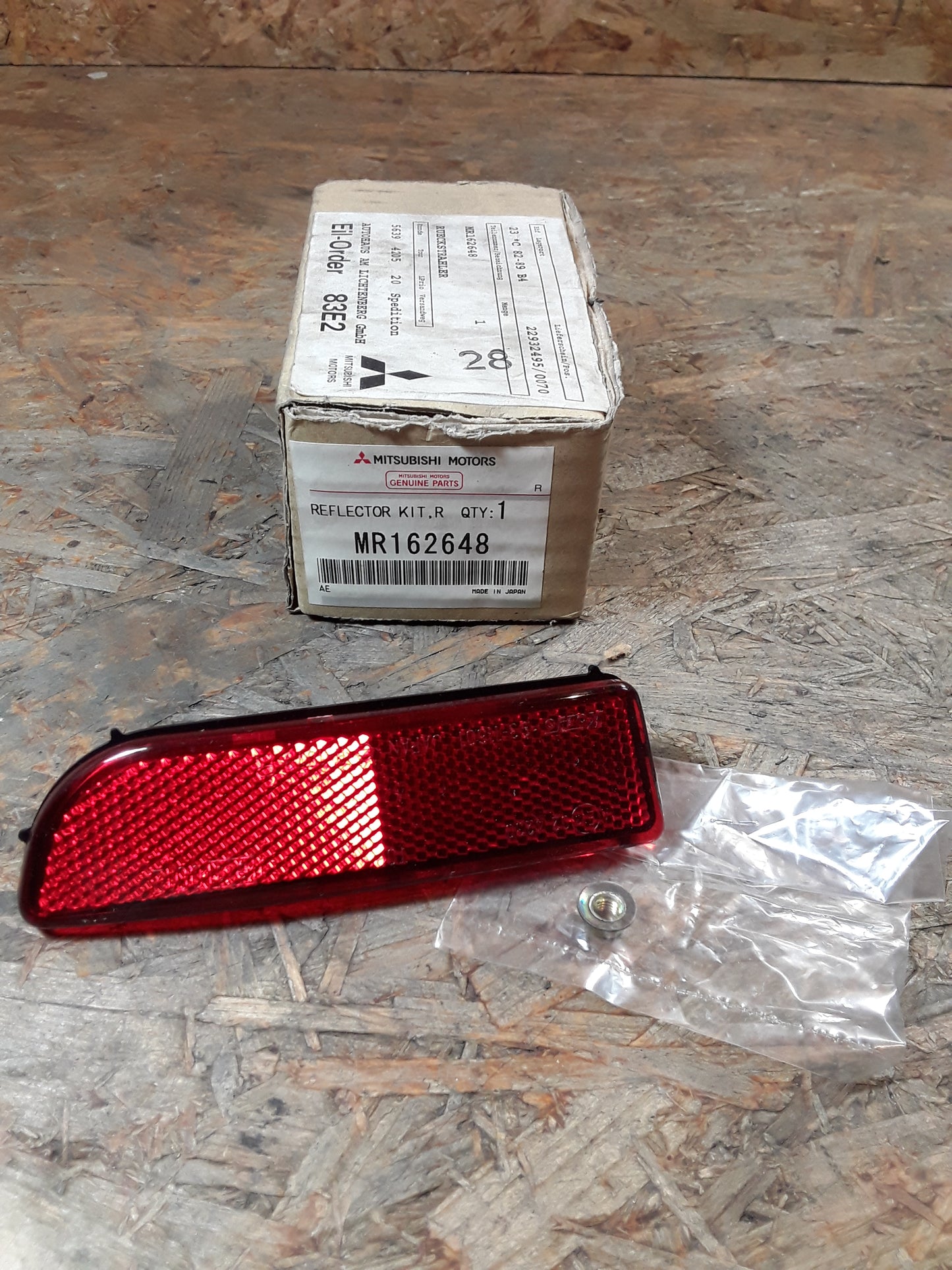 Mitsubishi Delica Space Reflektor kit RH original NEU