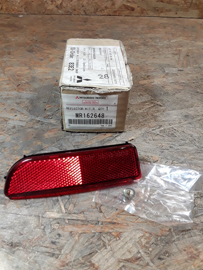 Mitsubishi Delica Space Reflektor kit RH original NEU