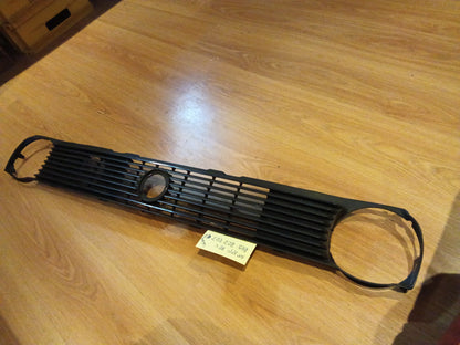 VW Polo 86c Kühlergrill ohne Emblem original VW NEU