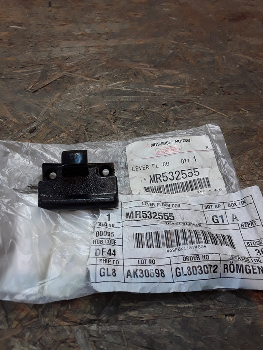 Mitsubishi Montero Bj 01-06 Deckelverriegelung Mittelkonsole original Mitsubishi NEU