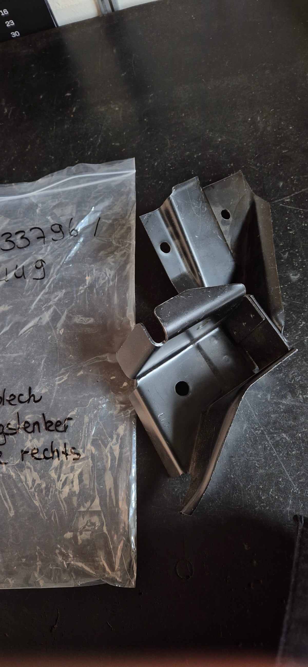 Stütze Halteblech Längstlenker, Corsa, Original GM Neu