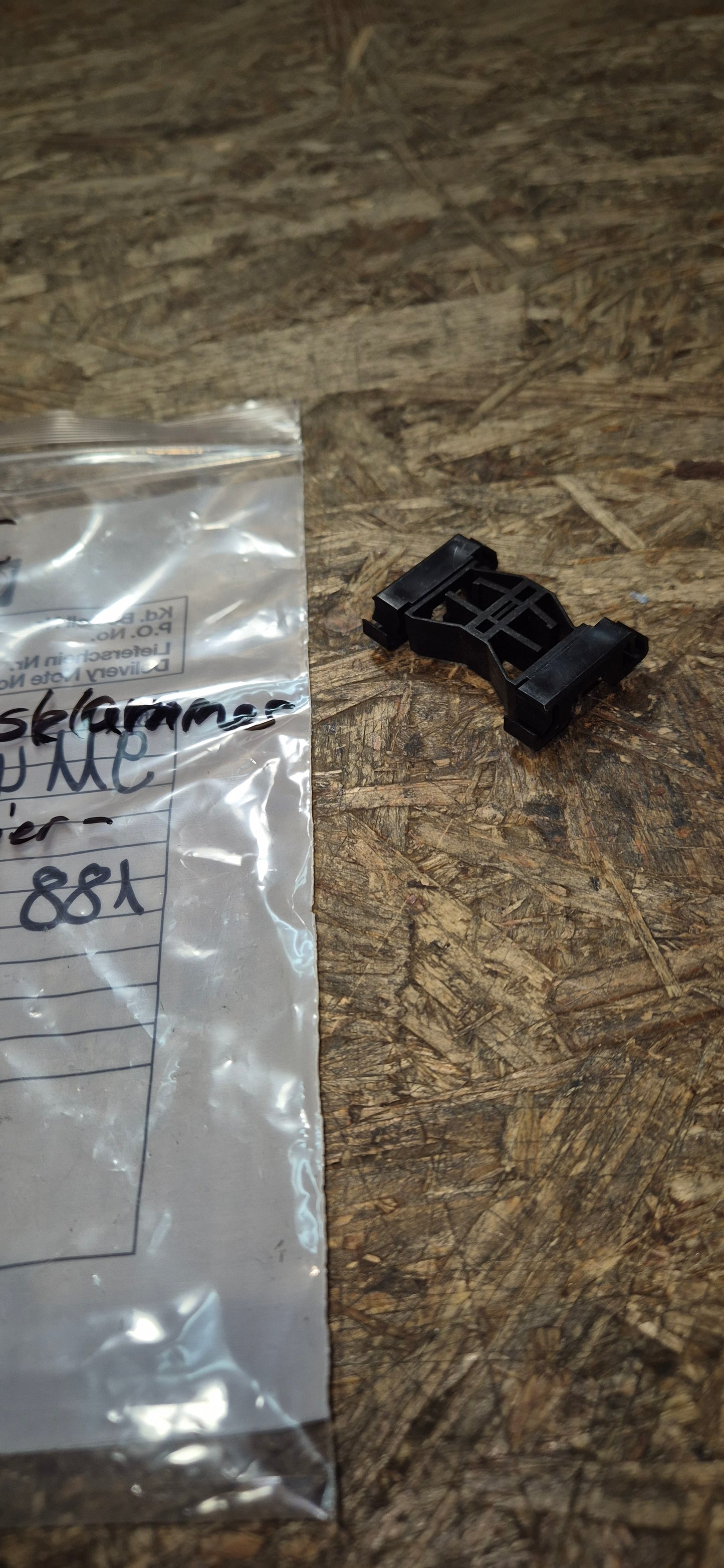 Befestigungsklammer Dachzierleiste, Corsa, Original GM Neu