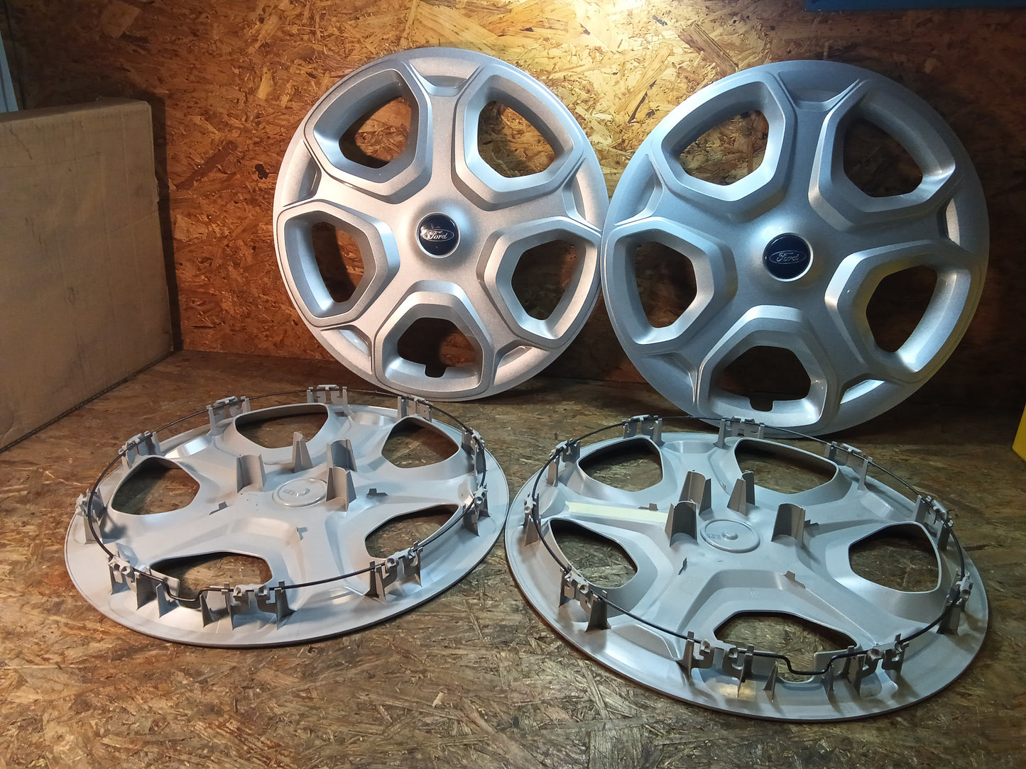 Ford Kuga ll Radkappensatz 17 " original Ford NEU