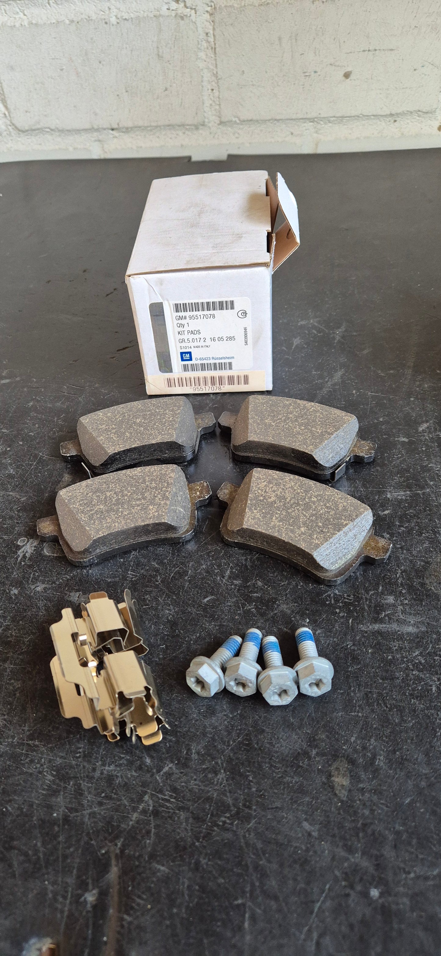 Bremsbeläge Corsa E / Adam hinten Original GM Neu