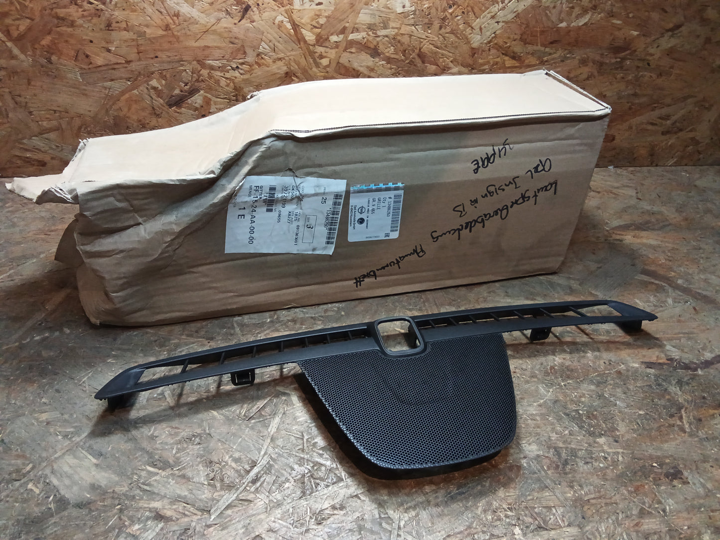 Insignia B LautsprecherAbdeckung Armaturenbrett NEU