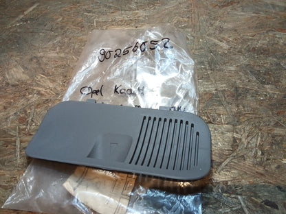 Opel Kadett E Abdeckung rechts an Heckleuchte original GM NEU
