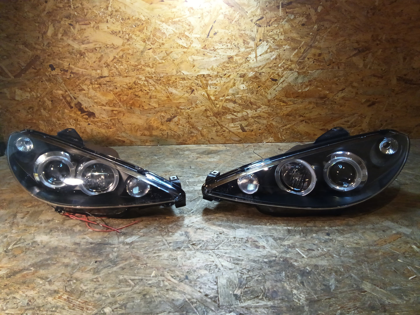 Tuning-Tec LED Angel Eyes Scheinwerfer für Peugeot 206 02-14 schwarz