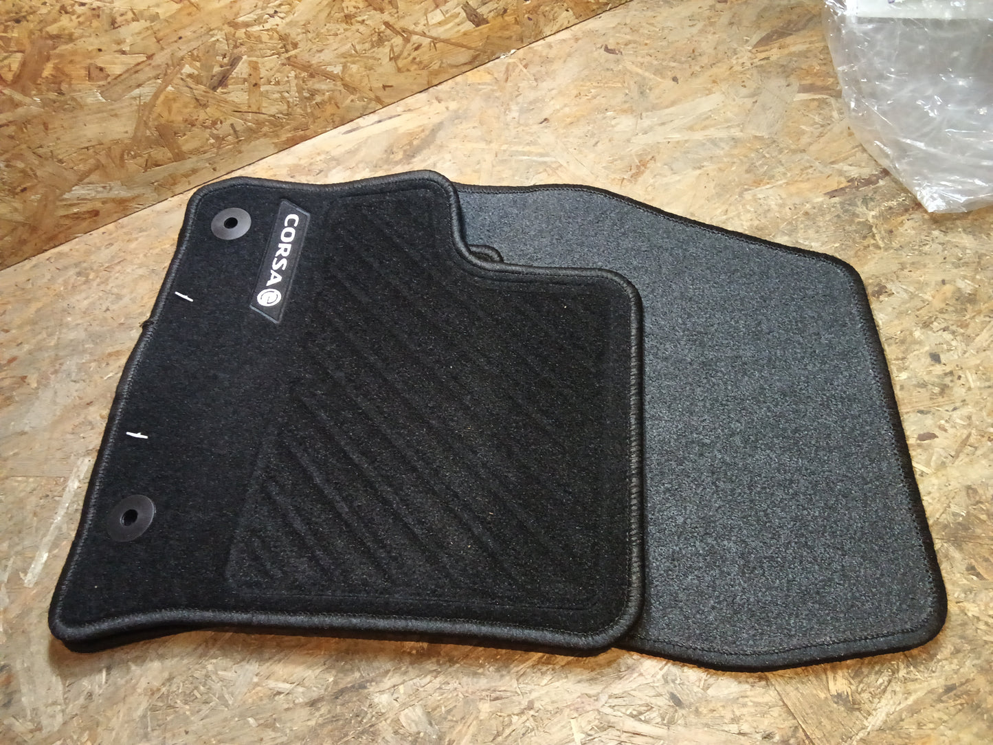 Corsa E Fußmattensatz original GM NEU