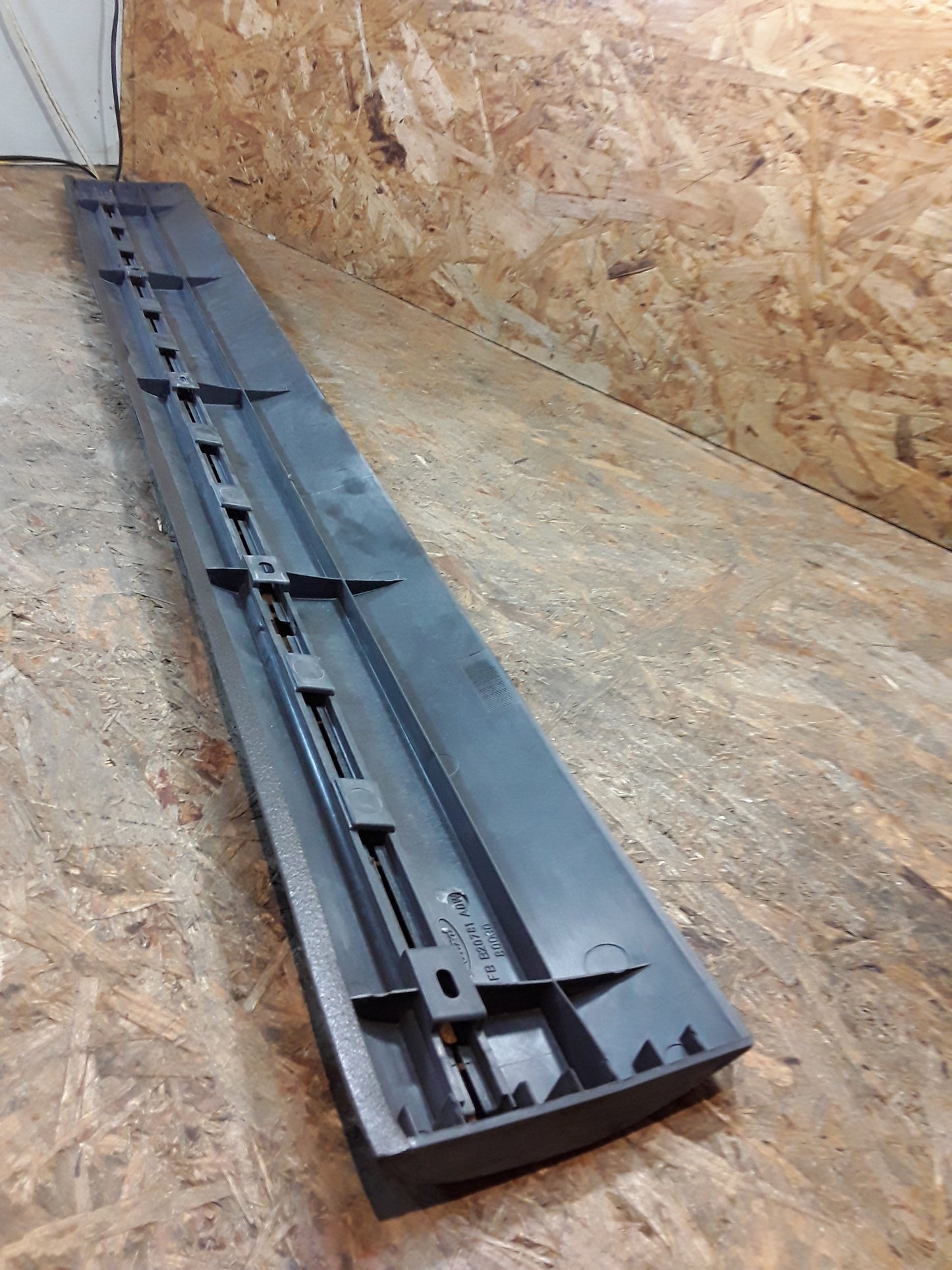 Ford Fiesta 08.83-12.88 Zierleiste rechts vorn mittelgrau original Ford NEU