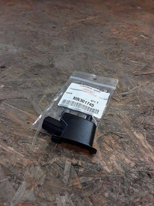 Mitsubishi Colt Z37A Bj 06-08 Haken Tankdeckel original Mitsubishi NEU