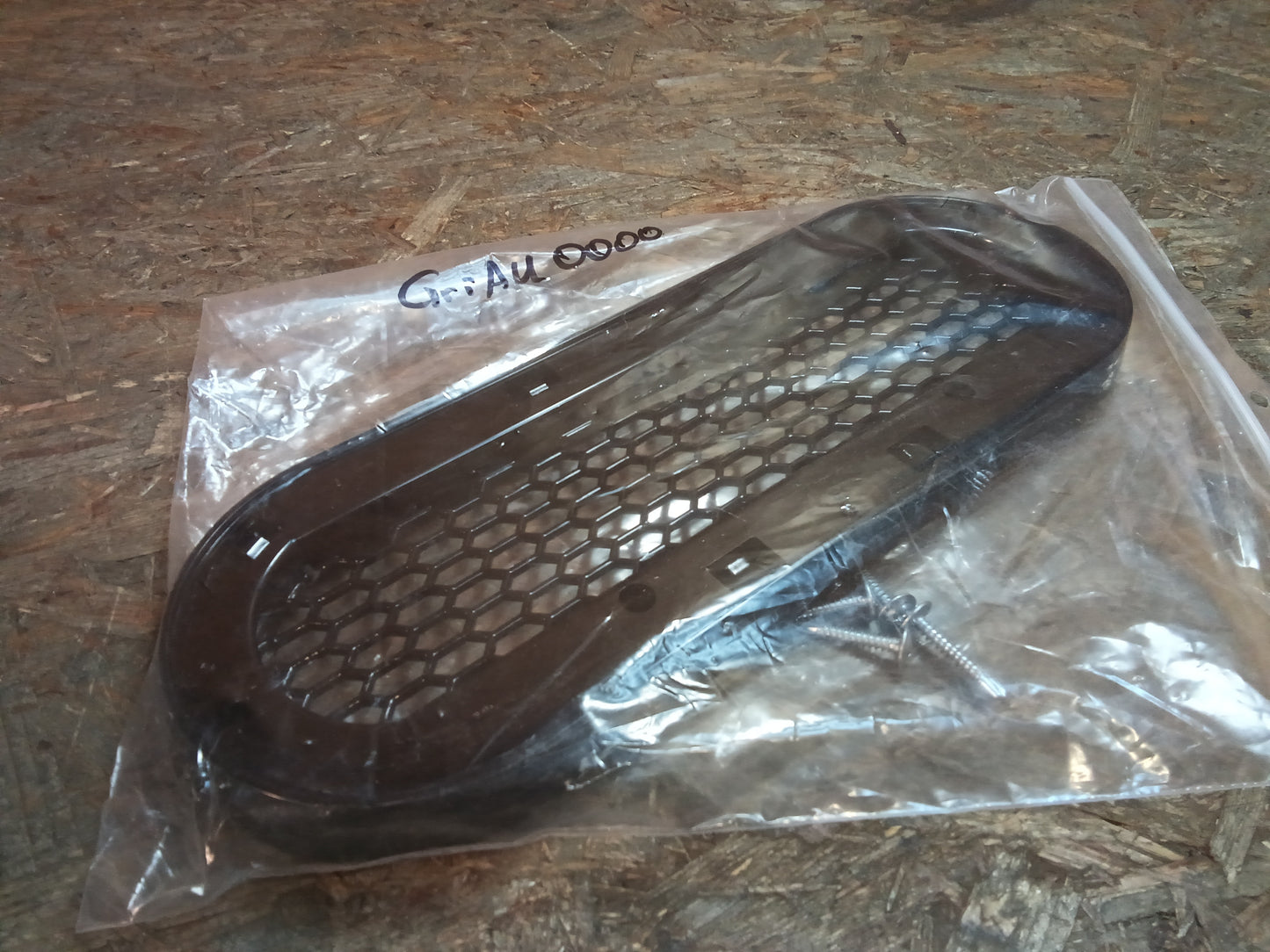 Audi Kühlergrill Emblem-Halterung, Hochglanz-Schwarz, Modell GRIAU0000