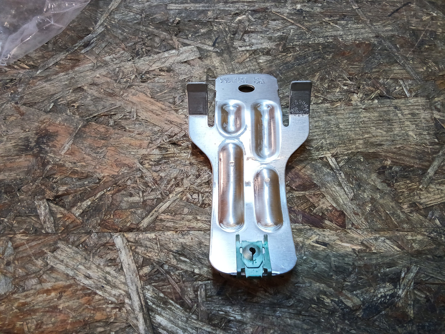 BMW E81-E84, E87, E90-E93 Halter Motorhaubenabschirmung original BMW NEU
