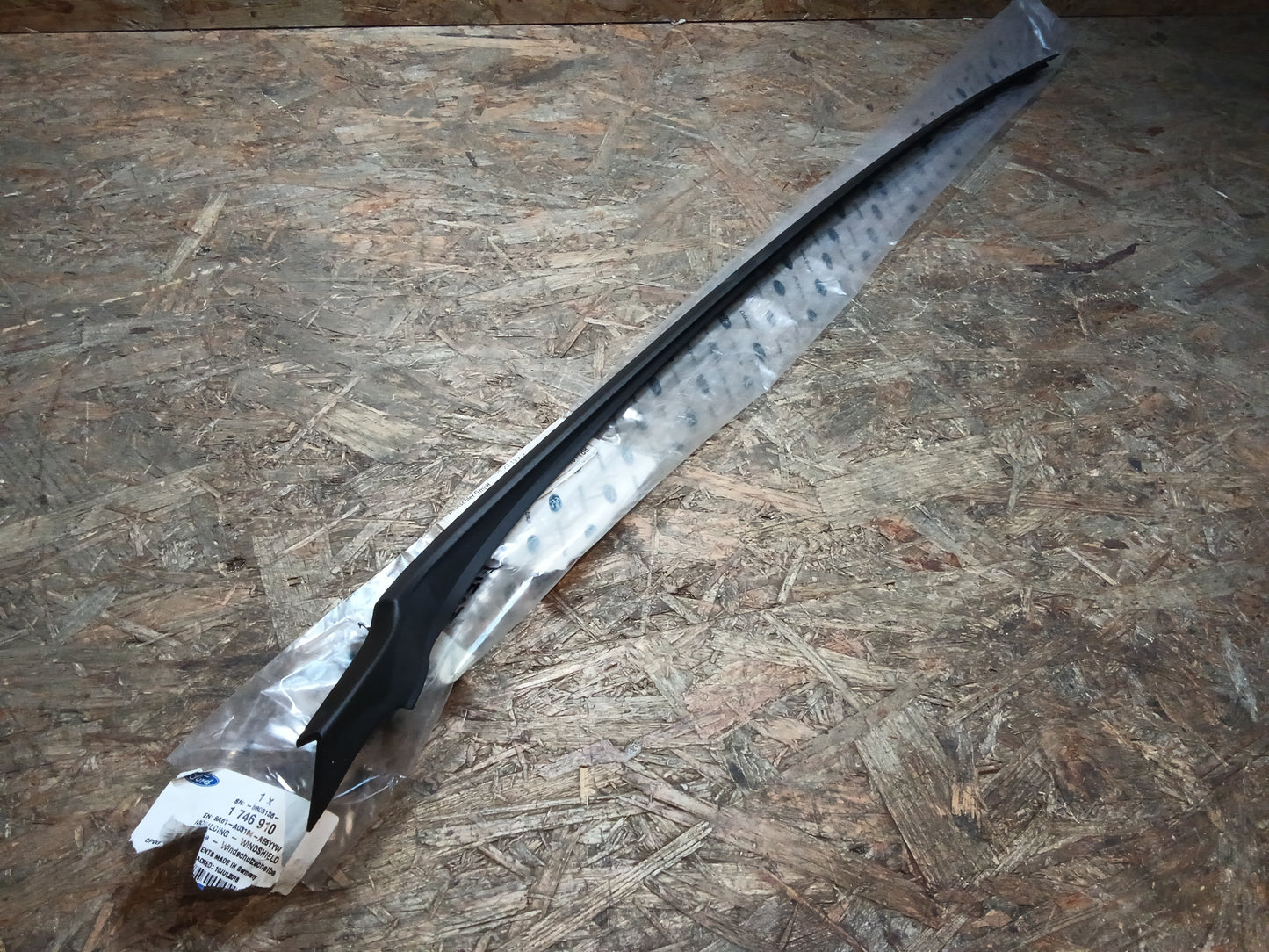 Ford Fiesta BJ 12-18 Zierleiste Windschutzscheibe original Ford NEU