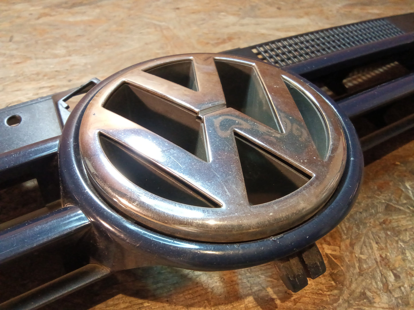 VW Golf 4 Frontgrill mit Emblem, blau original VW GEBRAUCHT