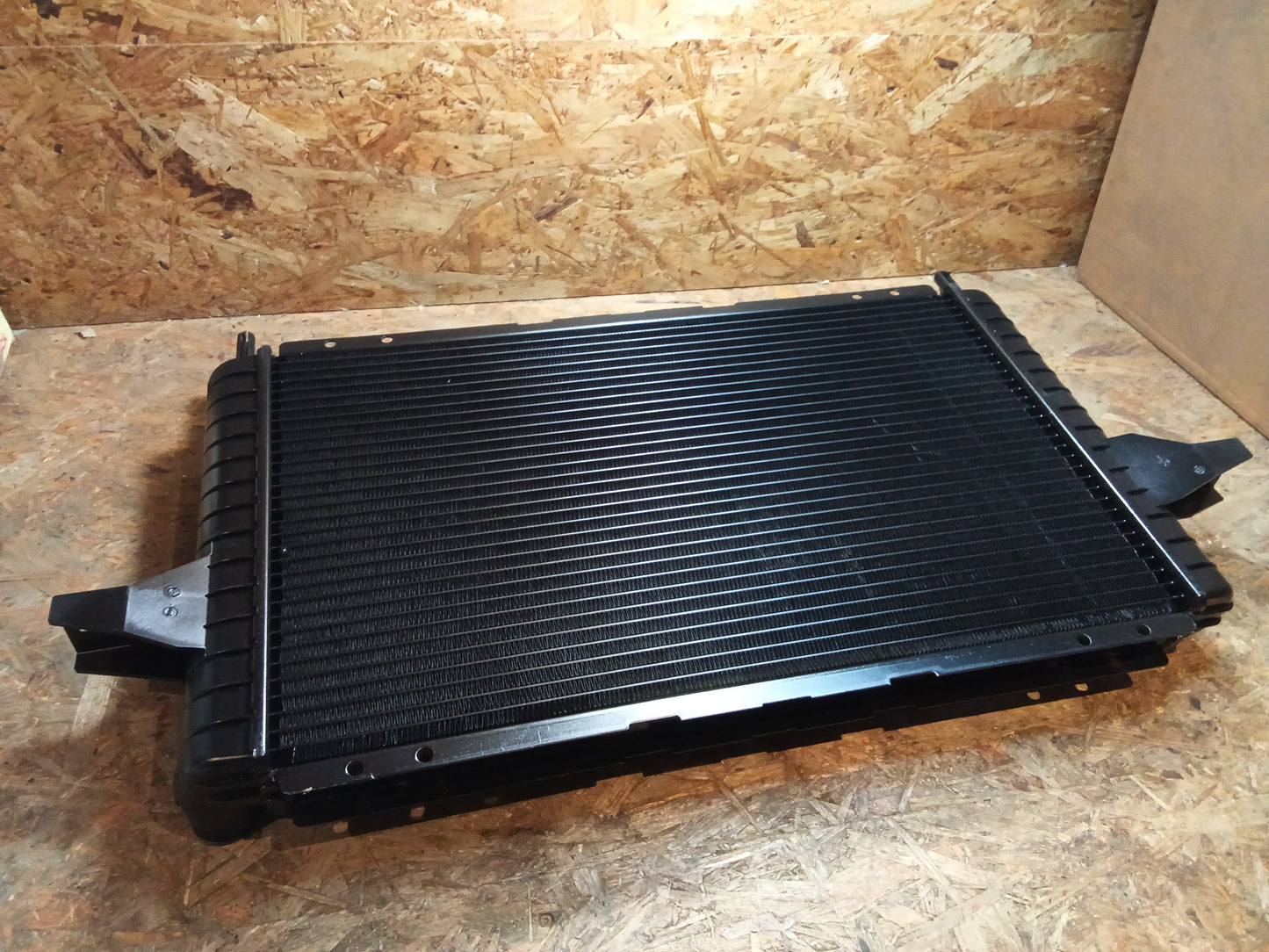 Ford Sierra MK2 2.3l Diesel Motorkühler original Ford NEU