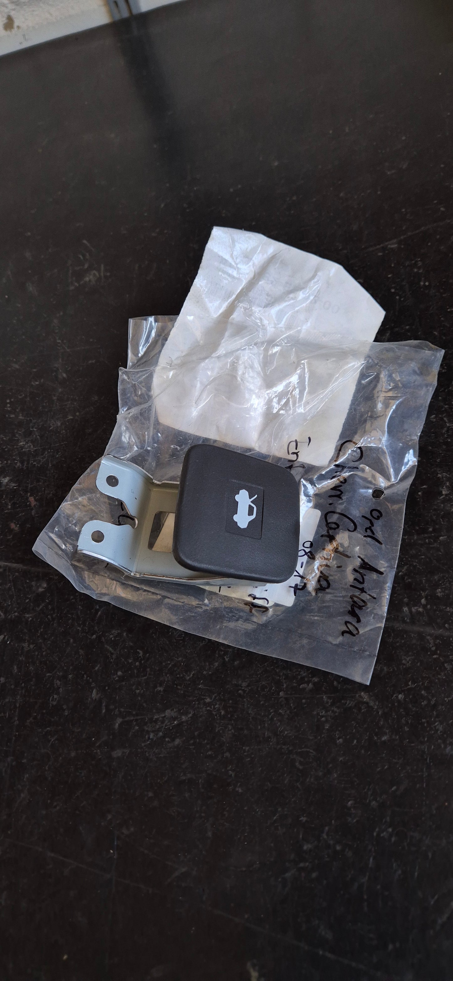 Entriegelungsgriff Motorhaube