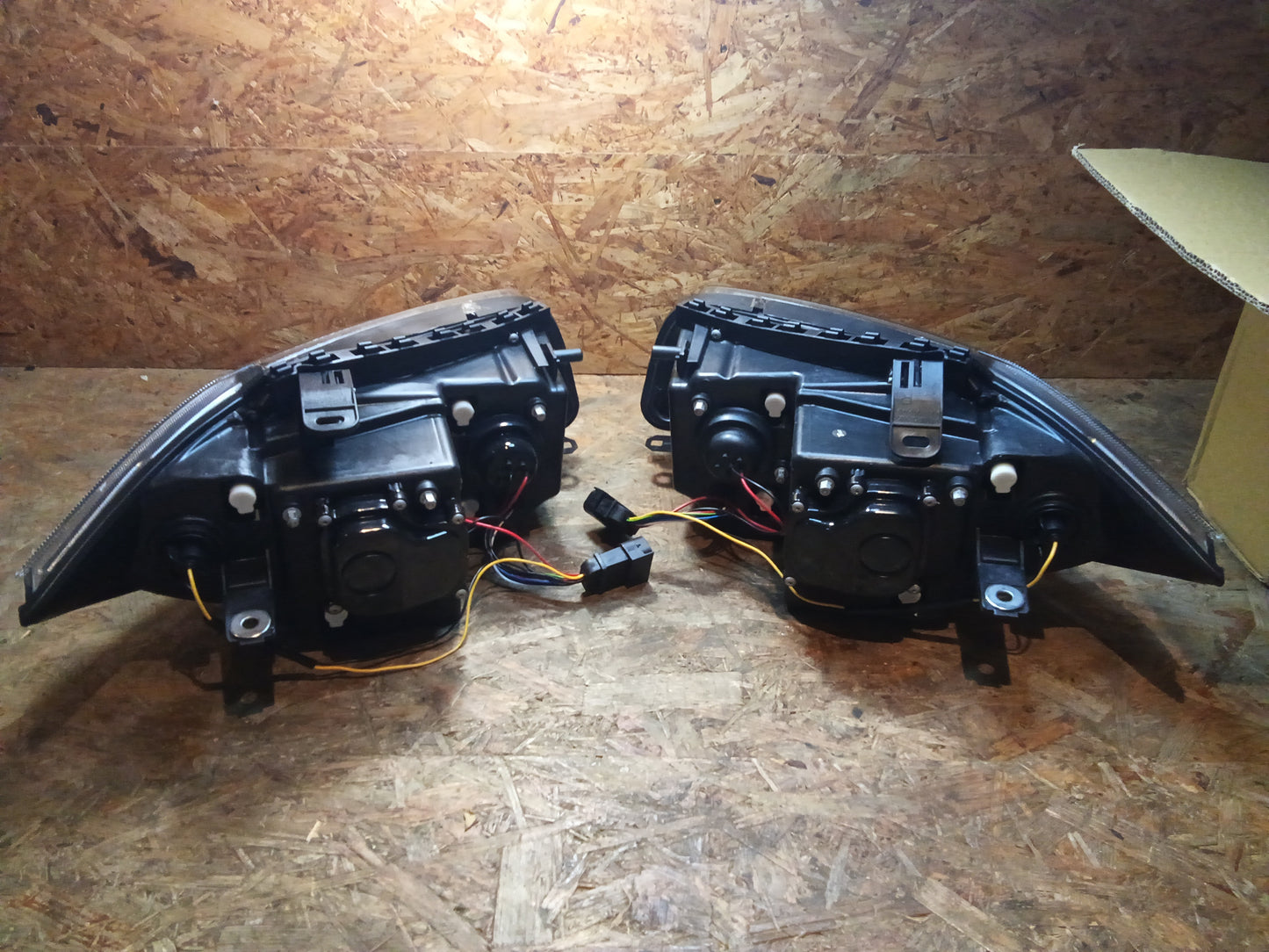 Tuning-Tec LED Angel Eyes Scheinwerfer für BMW 1er E81, E82, E87, E88 04-11 schwarz (LPBM80)