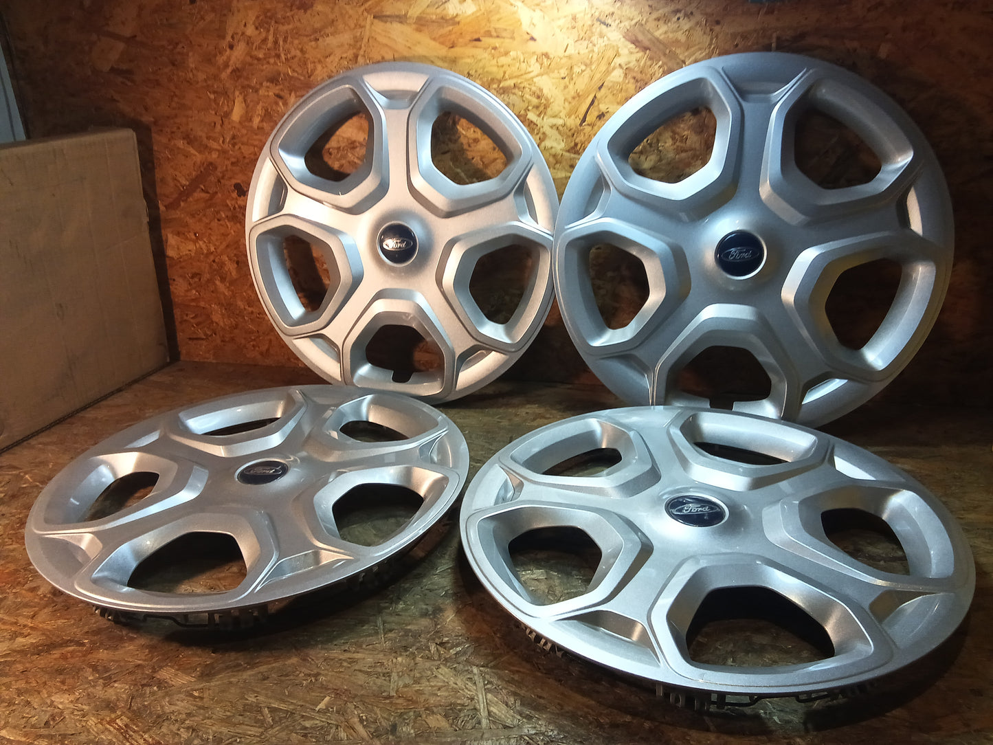 Ford Kuga ll Radkappensatz 17 " original Ford NEU