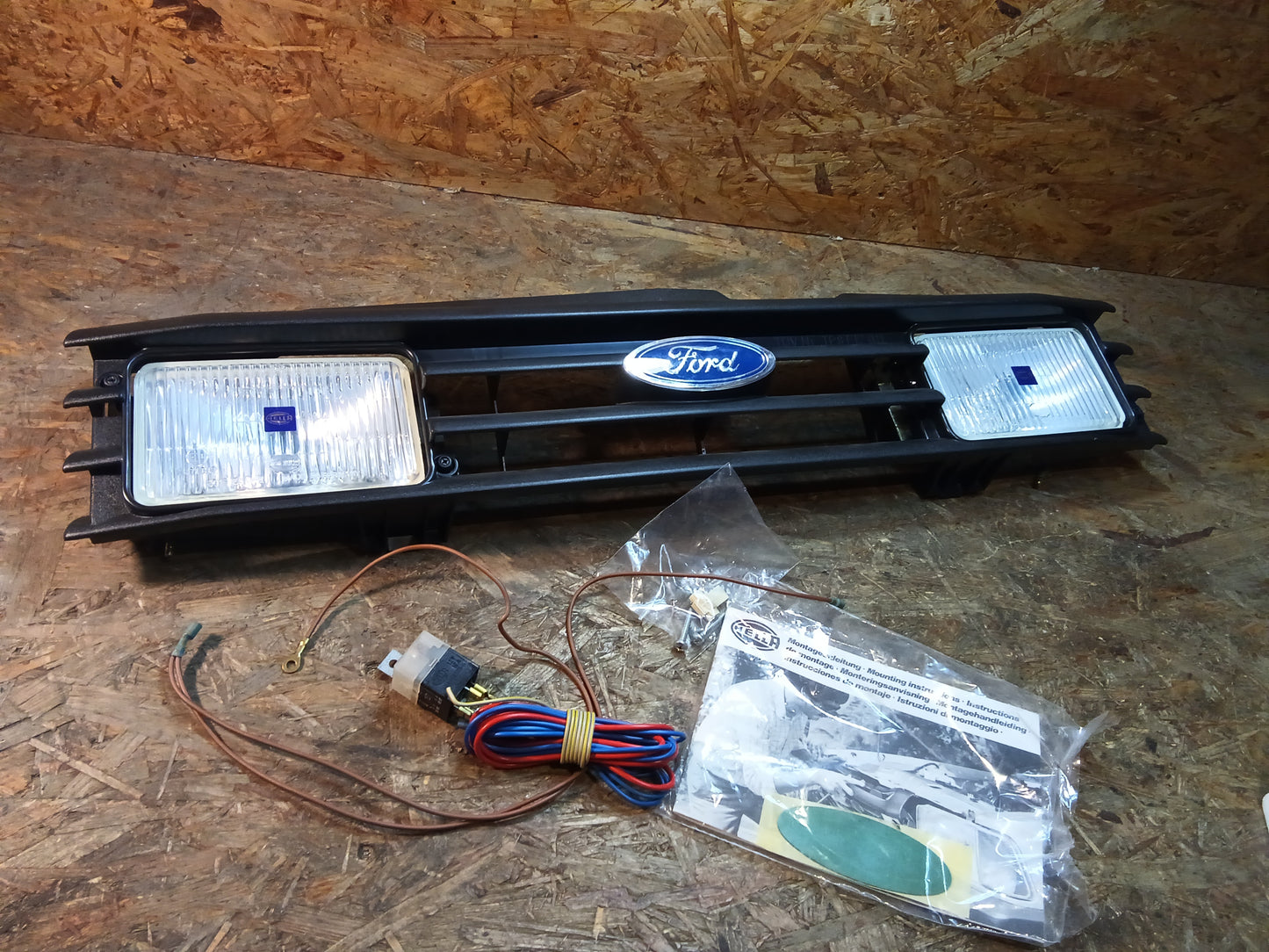 Ford Taunus BJ 02.76-.., Ford Cortina BJ 02.76-.. Grill-Fernscheinwerfer original Ford NEU