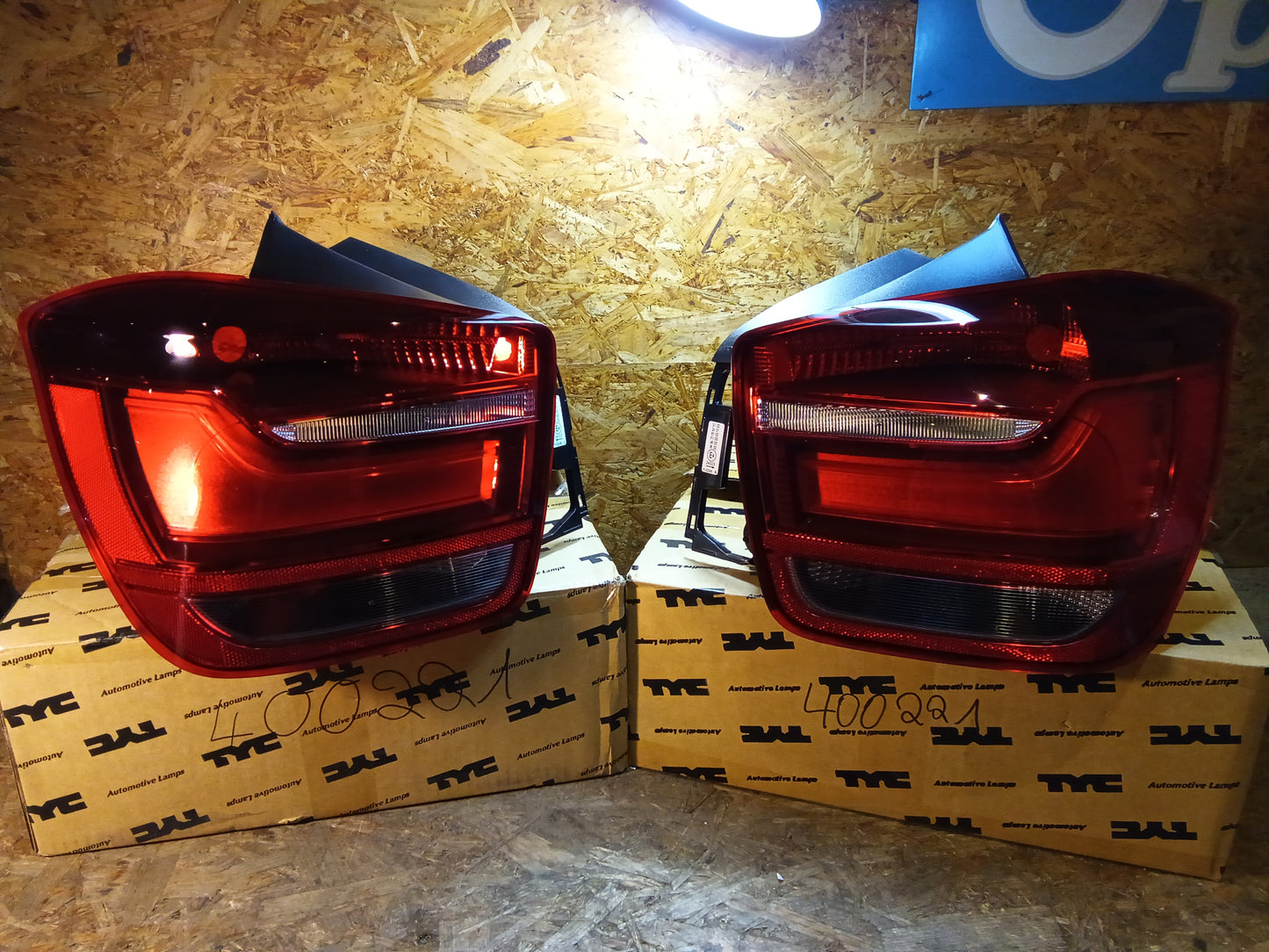 Depo TYC Rückleuchte LED SET dunkel passt für BMW 1er F20 F21 ab 2011-2015