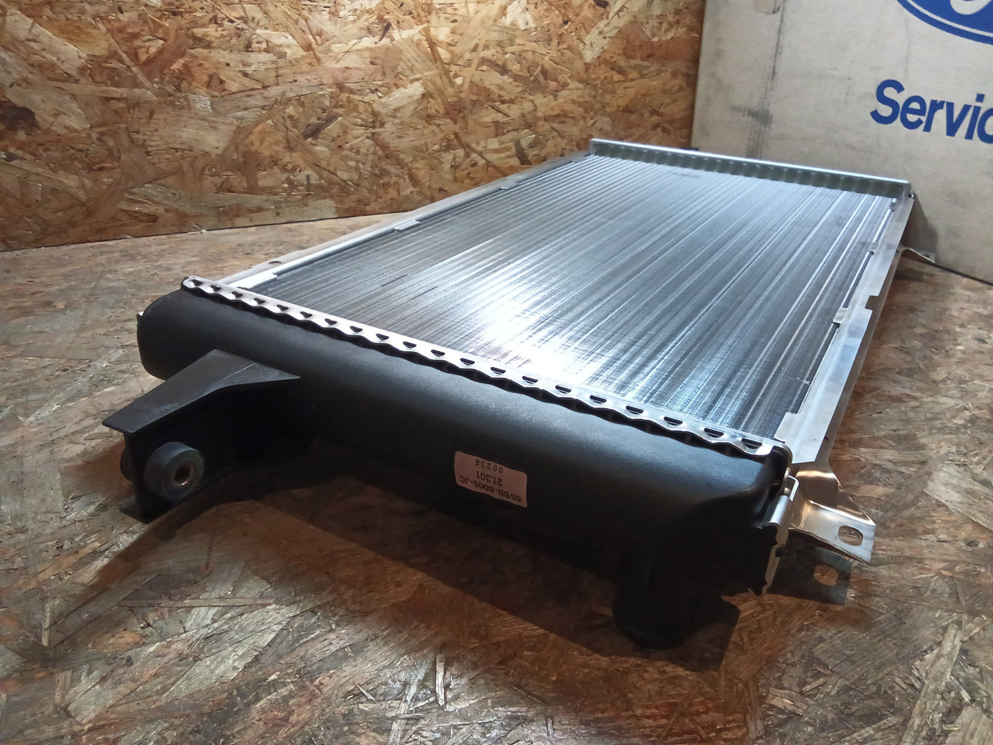 Ford Sierra MK1 1,6l-2,0l 55-77 KW Motorkühler original Ford NEU