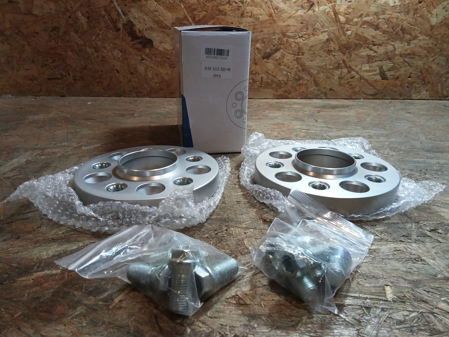 TA Technix Spurverbreiterungsset für OEM Radschrauben 20mm pro Seite/40mm pro Achse, LK 5x112, NLB 66,55/66,6